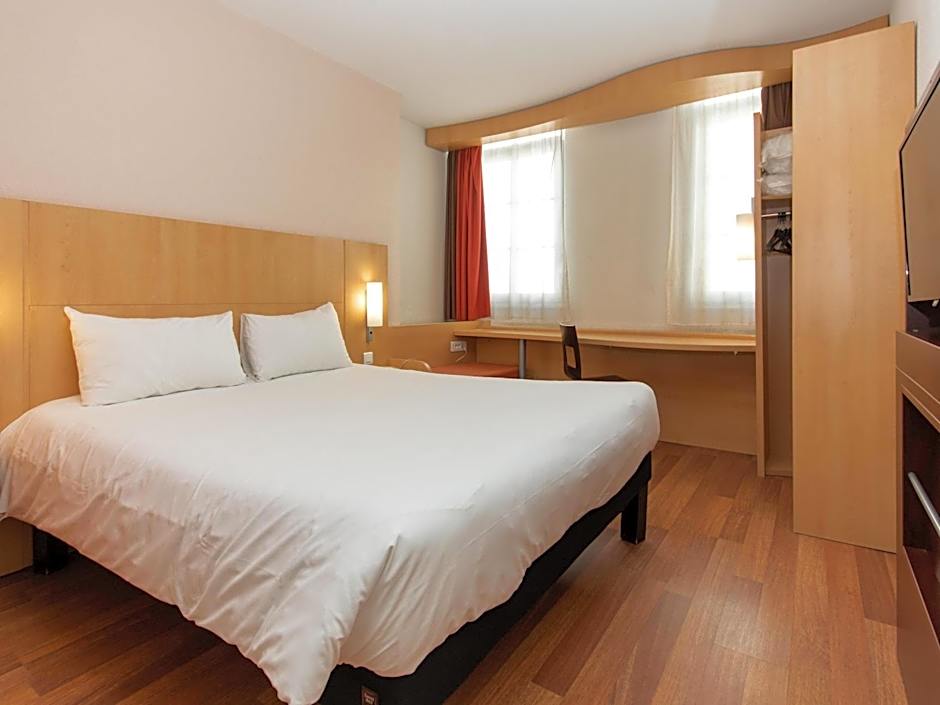 ibis Rochefort