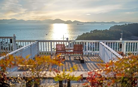 Whales Dream Pension