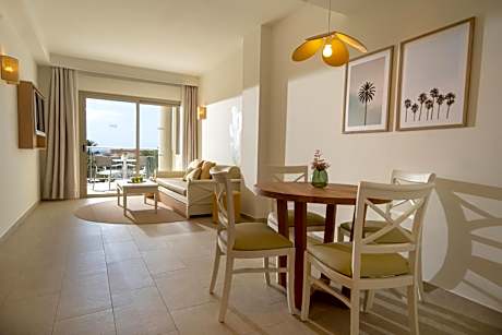 Suite Pool View Premium Terrace