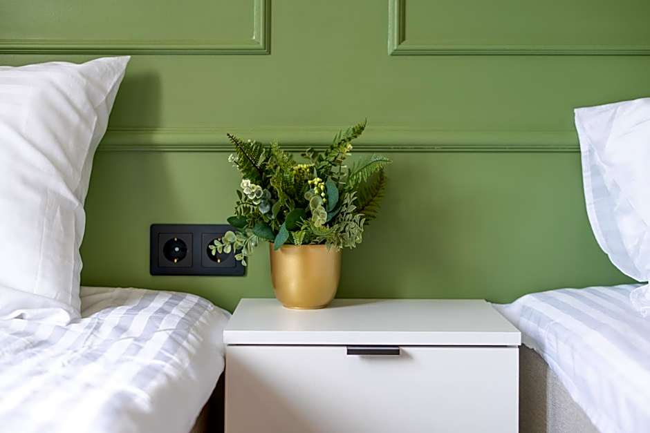 Oasis Airport Studios by RevalHome