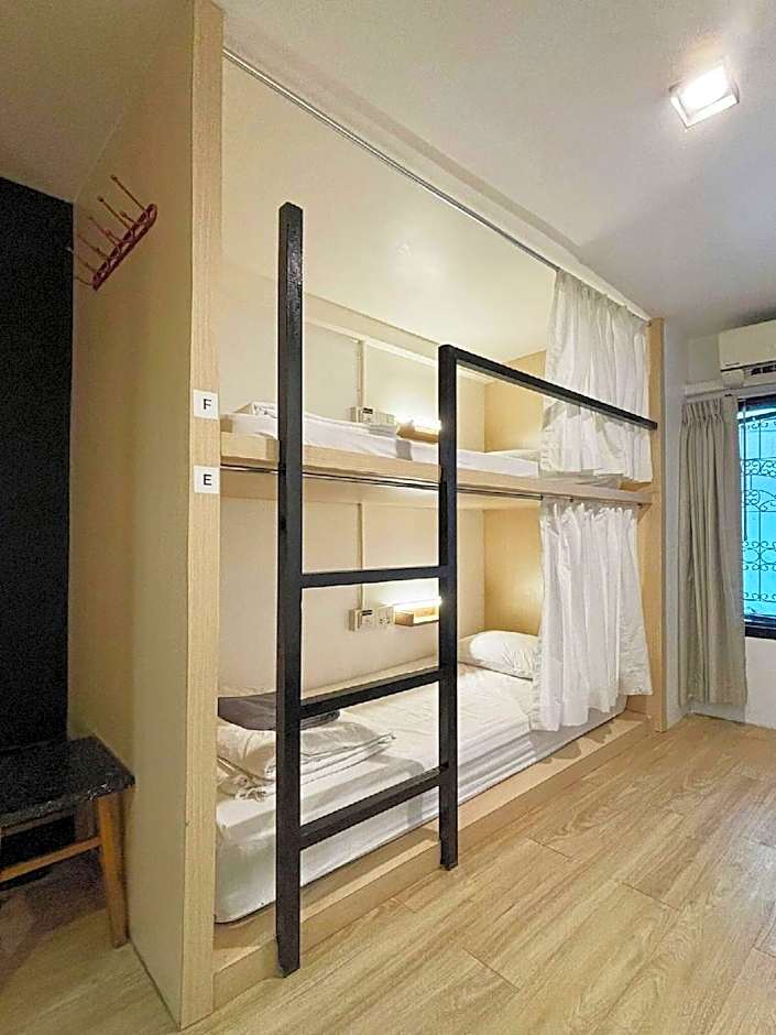 Monomer Hostel