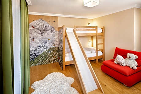 Deluxe Family Room