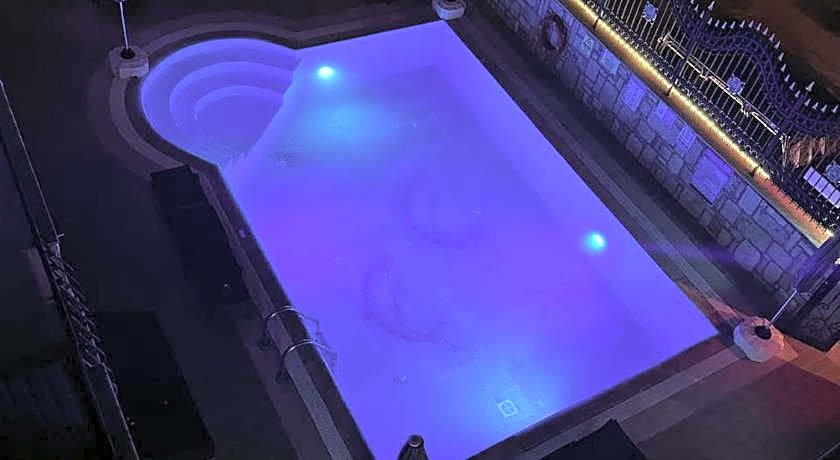 WB WEEKEND HOTEL AND SUITES