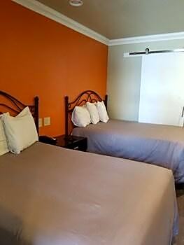 Le Blanc Inn & Suites