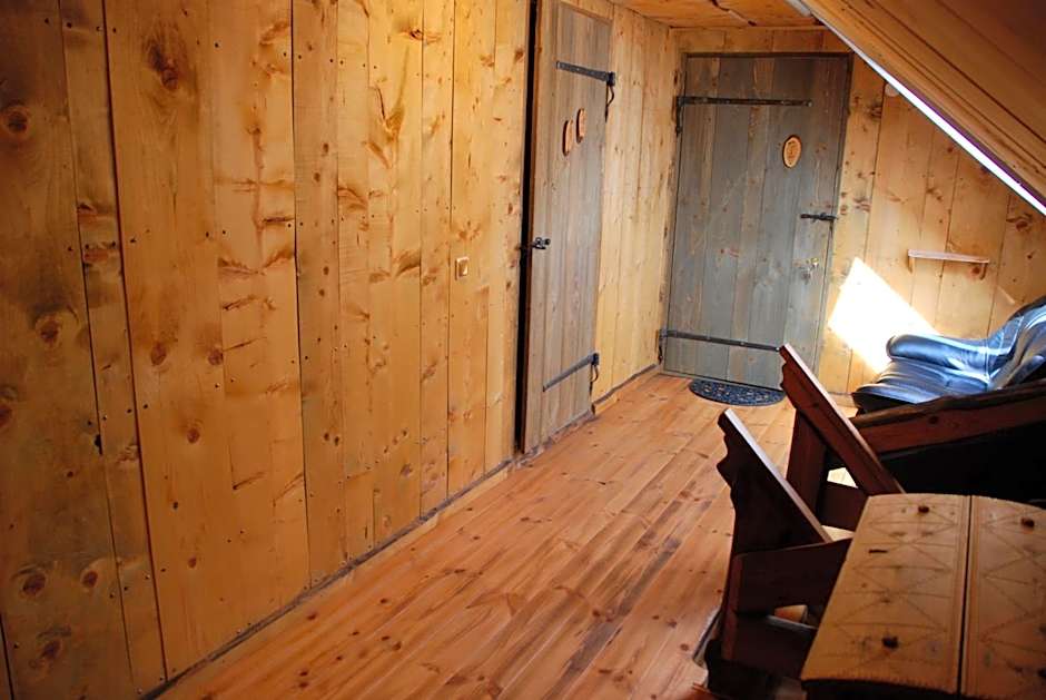 Photo 1 of 4 of Bed in 6-Bed Mixed Dormitory Room