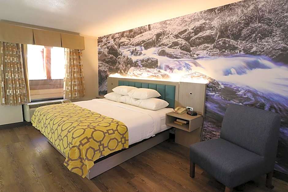 Baymont by Wyndham Gatlinburg On The River