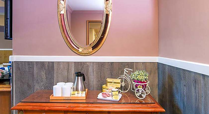 Trianon Country Hotel