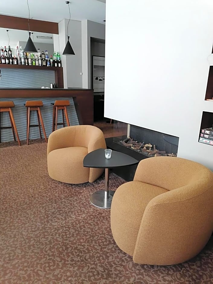 Square Hotel