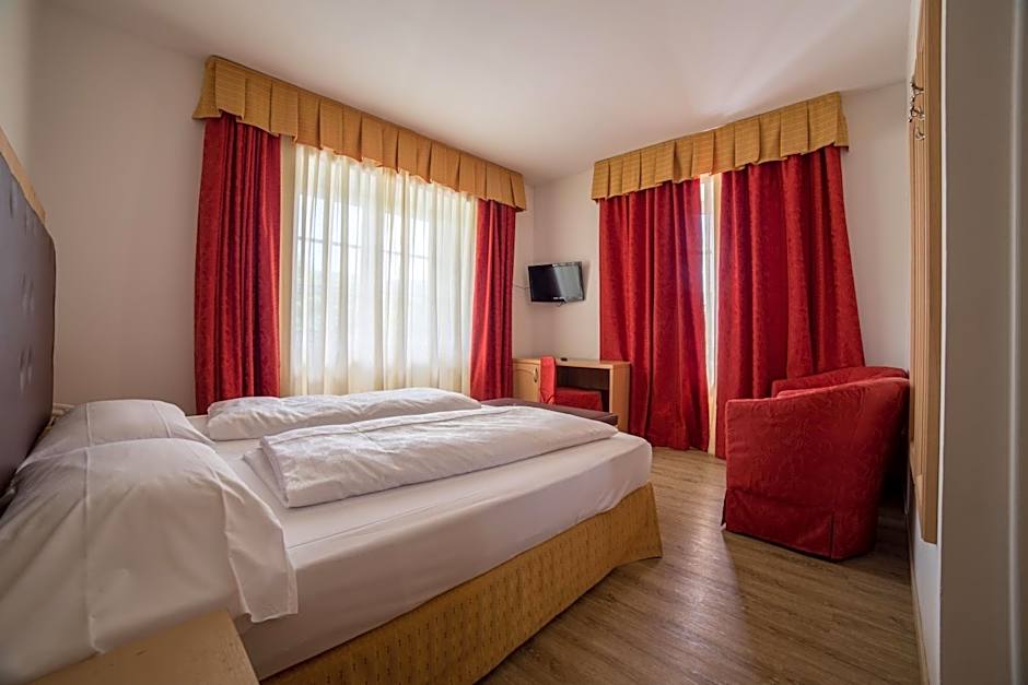 Alpen Hotel Eghel Resort & SPA