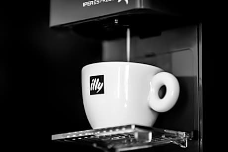 Club Balcony King (with complimentary mini-bar)