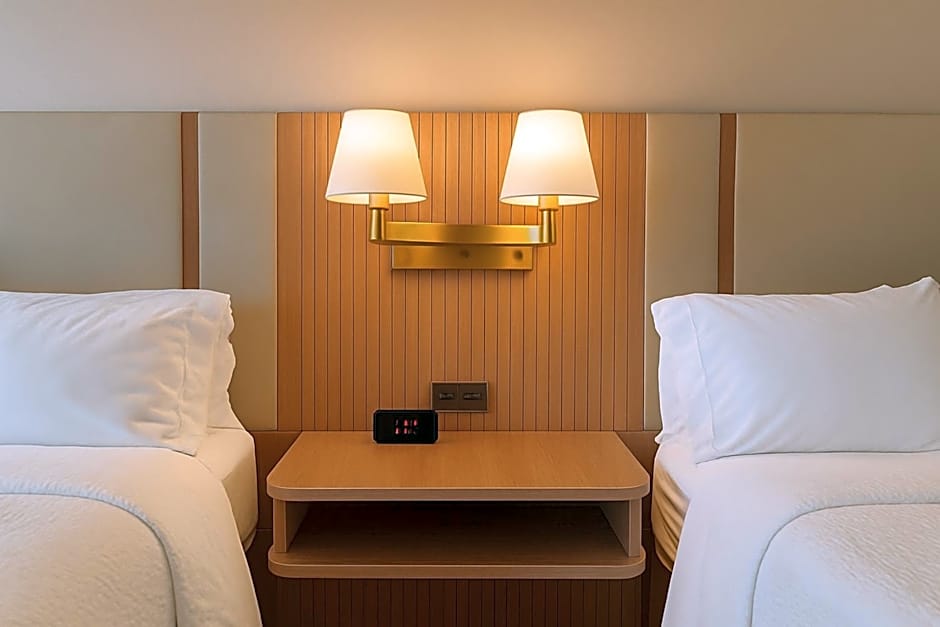 Holiday Inn & Suites Mississauga West / Meadowvale By IHG