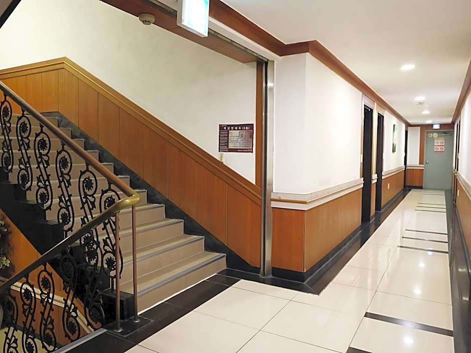 Goodstay Andong Park Hotel