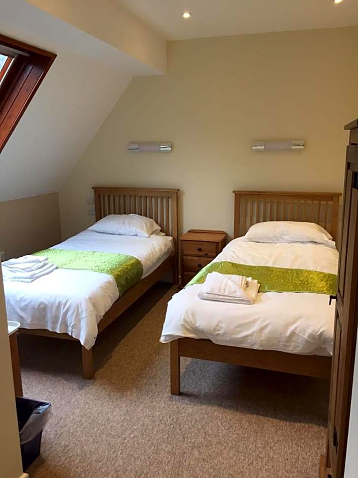 Neuadd Henllan Lodge