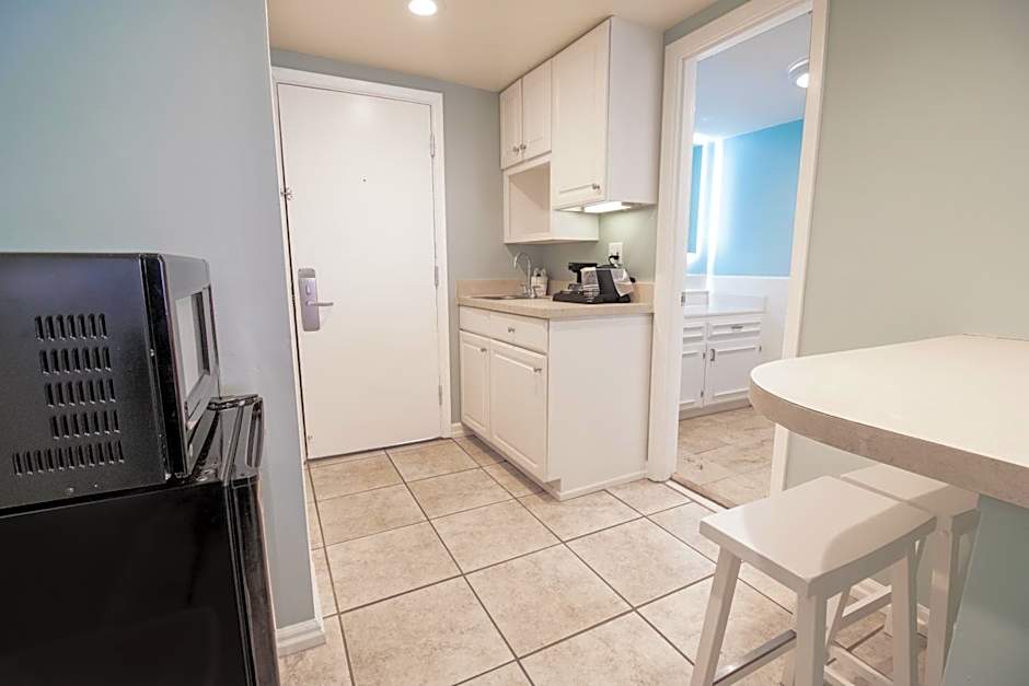 Oceanfront Litchfield Inn