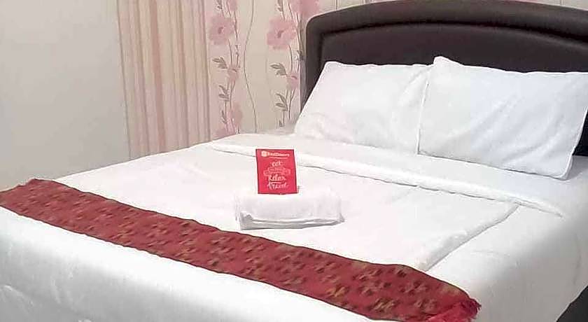 RedDoorz Plus @ Alun Alun Nganjuk