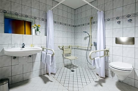 Standard Queen Room - Disability Access