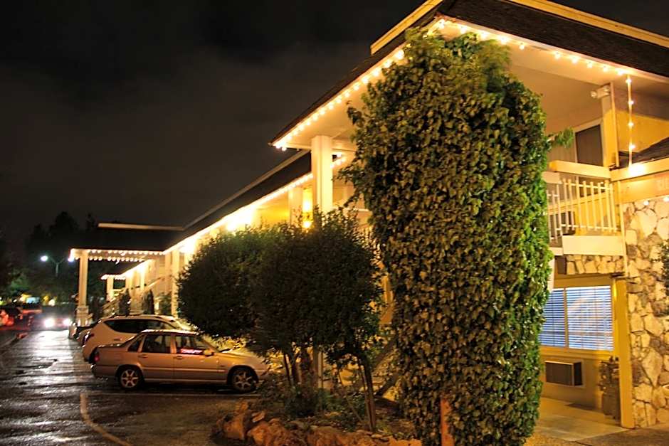 Caravelle Inn & Suites