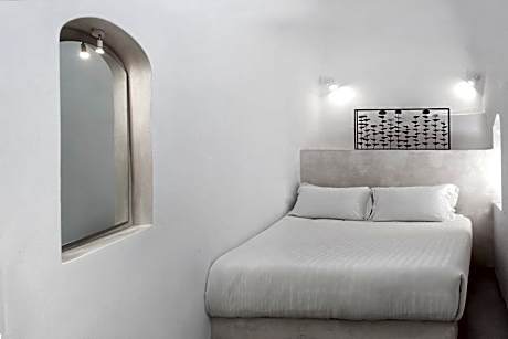 Cave Double Room with Shared Terrace