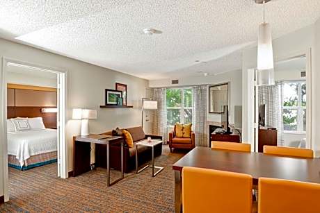 Two-Bedroom Suite with Roll-in Shower - Mobility and Hearing Accessible