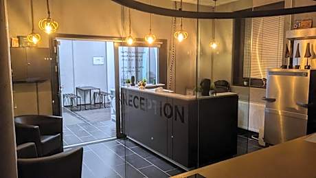 BUSINESS-MOTEL free WiFi & massage, air-con, XXL-Parking, Wallbox, Smart TV, Video-Security