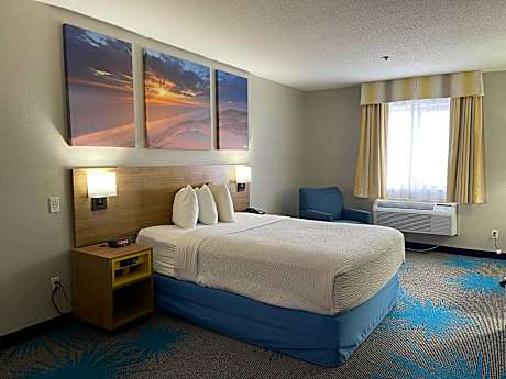 Queen Room - Pet Friendly/Non-Smoking