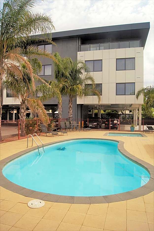 QUALITY HOTEL LAKESIDE