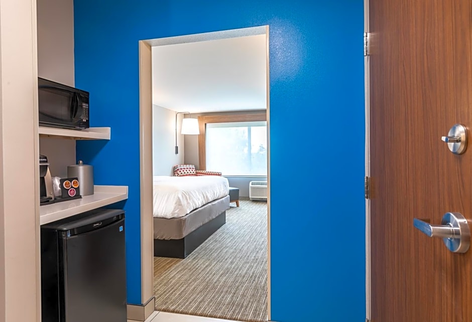 Holiday Inn Express & Suites Greenville S - Piedmont By IHG