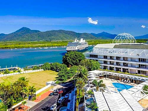 Pullman Reef Hotel Casino