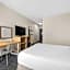 Spark by Hilton Bakersfield Central