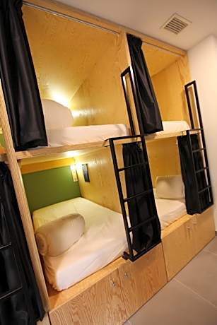 Bed in 12-Bed Mixed Dormitory Room