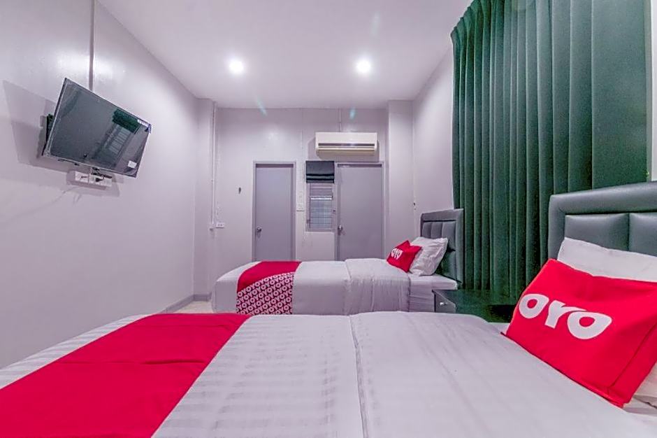OYO 818 Suksomboon Residence