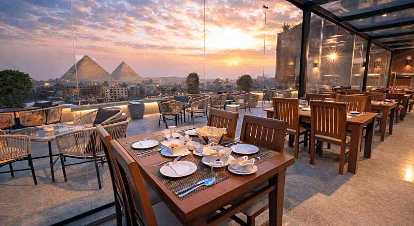 Pyramid Front Hotel