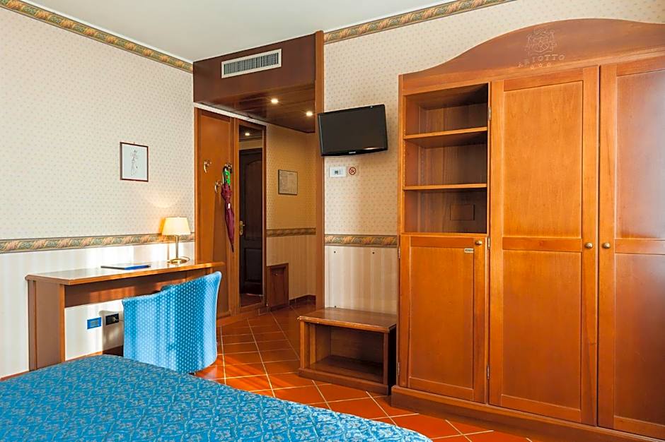 Ariotto Village Hotel