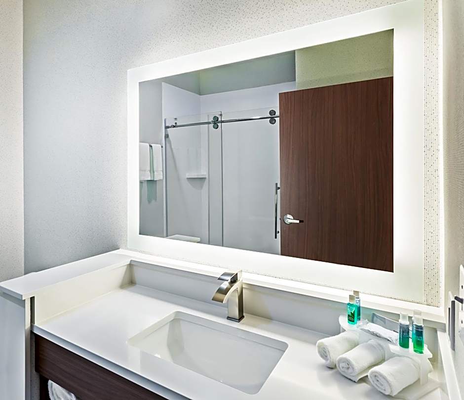 Holiday Inn Express & Suites Coffeyville By IHG