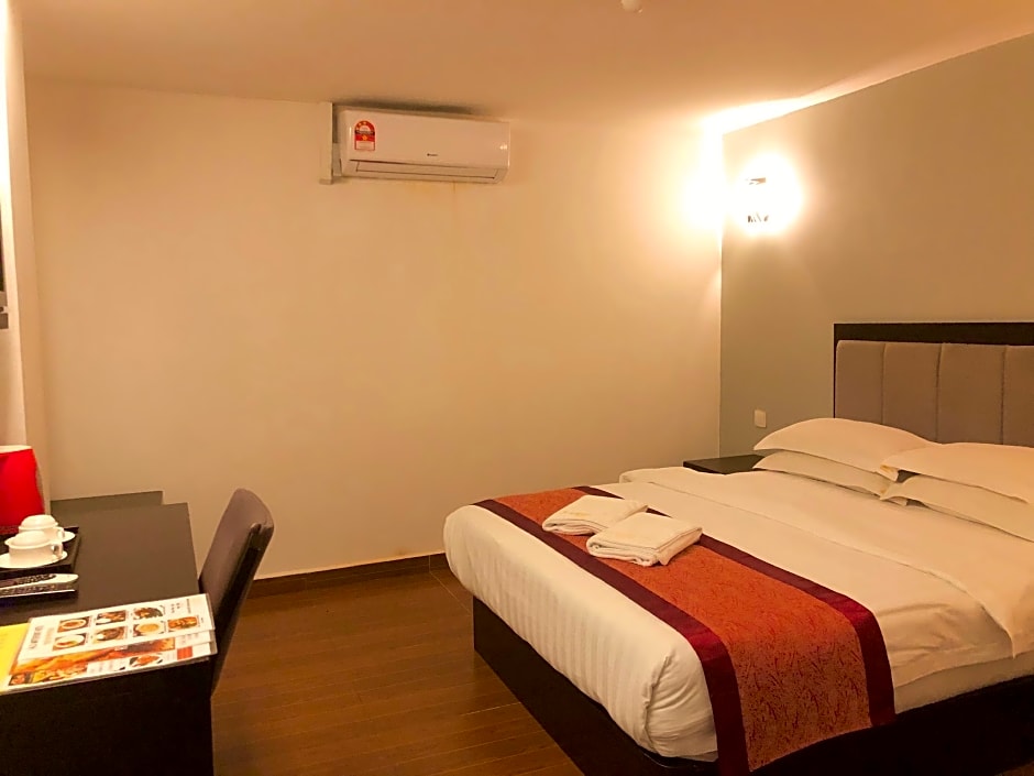 Kk Waterfront Hotel