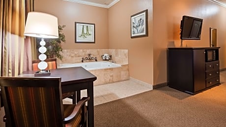Suite-1 King Bed, Mobility Accessible, Communication Assistance, Walk In Shower, Jetted Tub, Non-Smoking, Full Breakfast