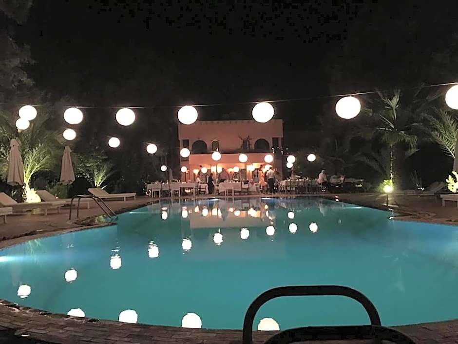 La Vie En Rose - Horses & Dogs House