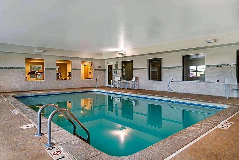 Country Inn & Suites by Radisson, Rossford - Toledo South