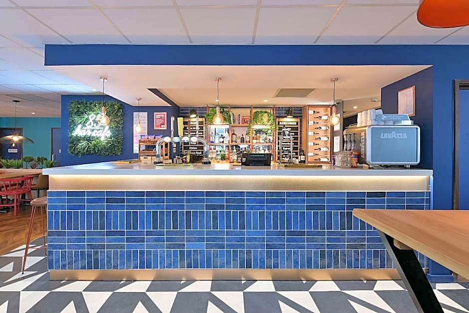 Travelodge Cardiff Central Queen Street