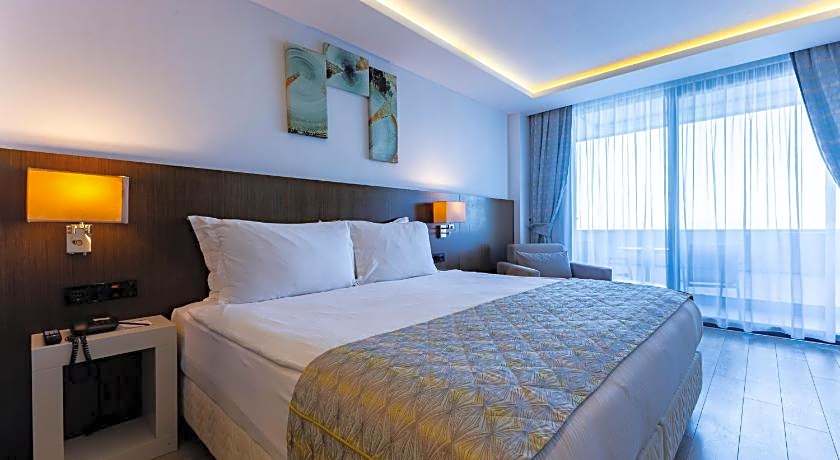 The Nowness Luxury Hotel & Spa