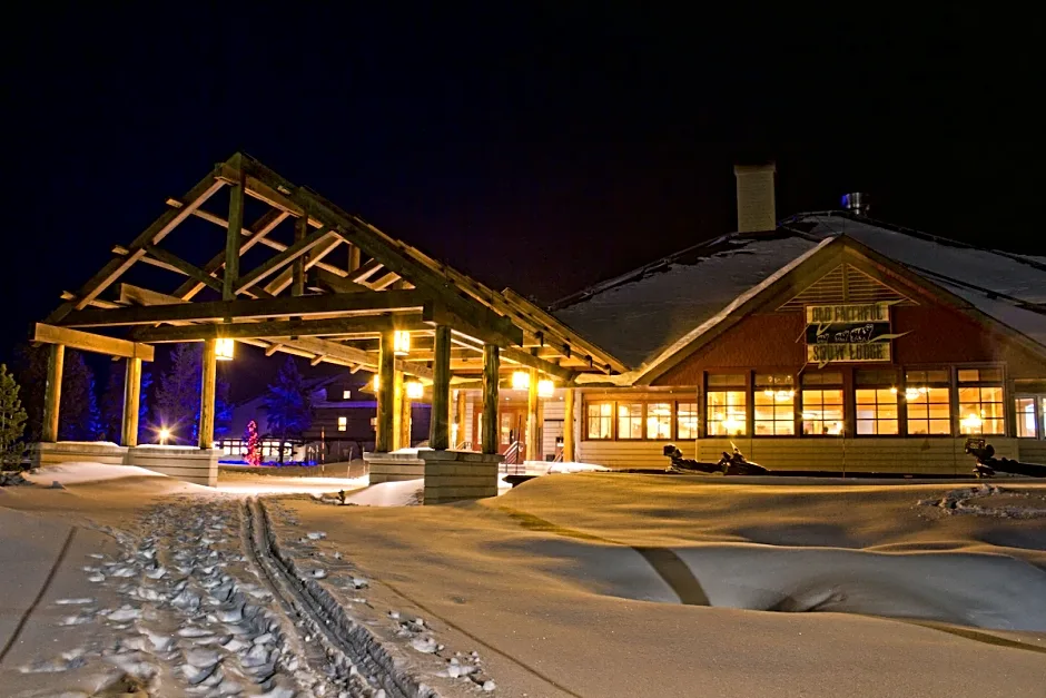 Old Faithful Snow Lodge & Cabins