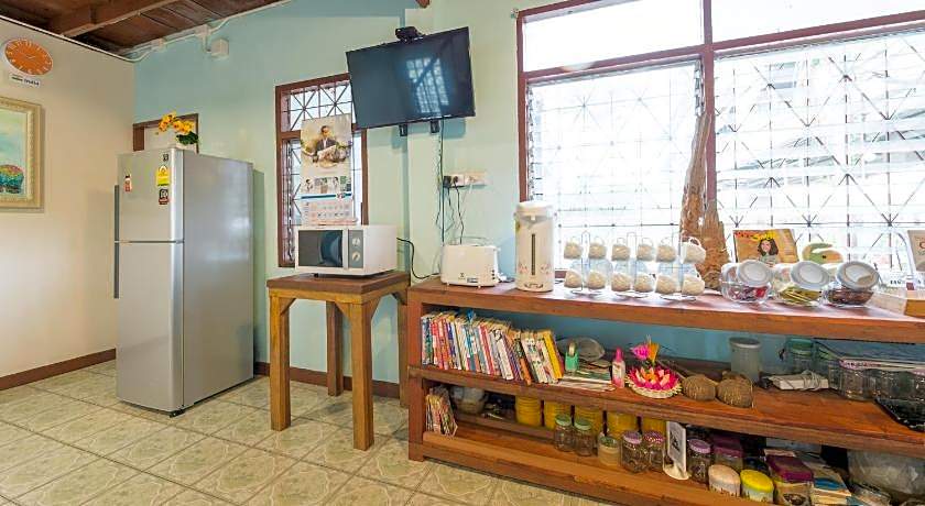 Nang Ta Yon @ Ban Thap Chang Hostel