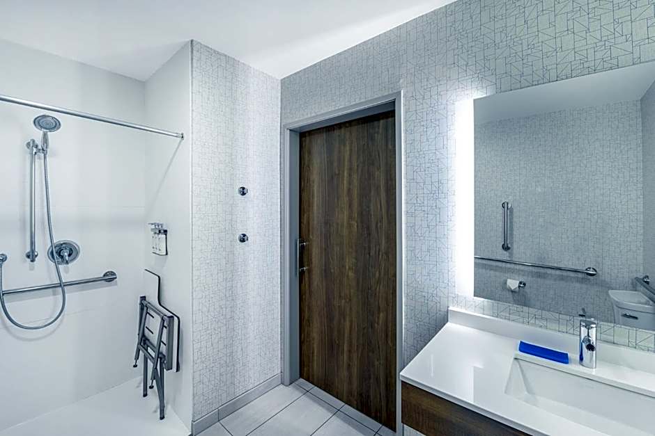 Holiday Inn Express and Suites Gilbert - East Mesa By IHG