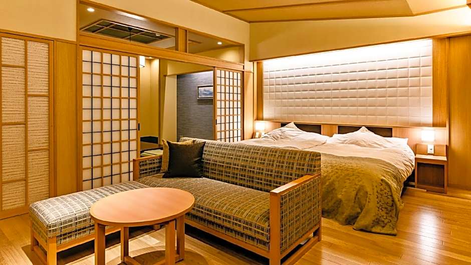 Omuro no mori Gyokusui - 13 years or older