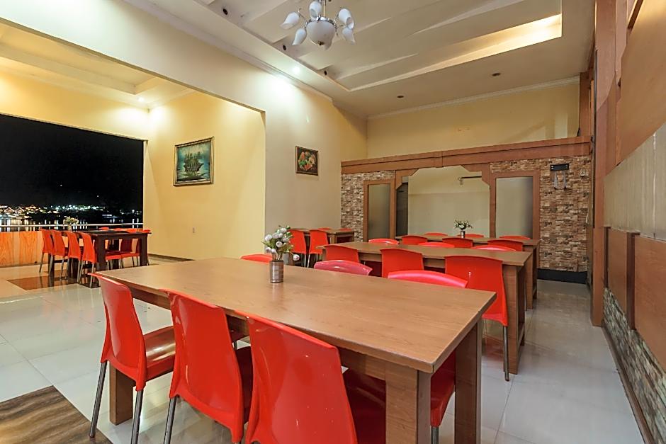 RedDoorz near Danau Toba Parapat