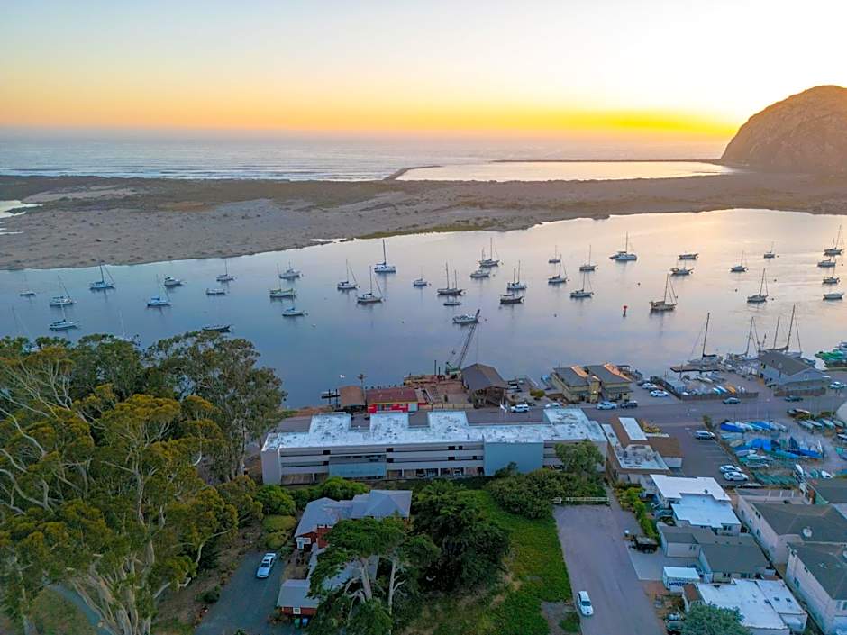 456 Embarcadero Inn & Suites