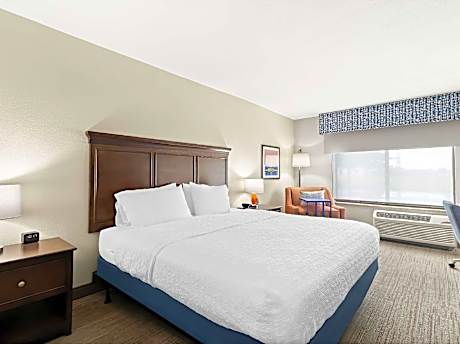 1 King Mobility Access Roll In Shower Nosmok Microwv/fridge/hdtv/work Area Free Wi-fi/hot Breakfast