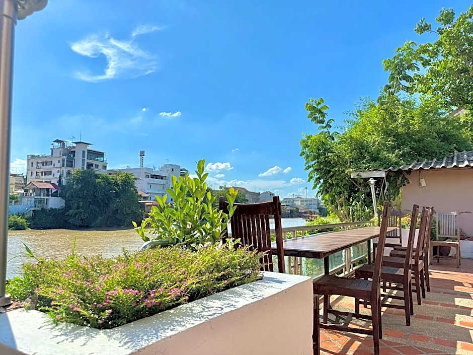 Ayothaya Riverside Hotel