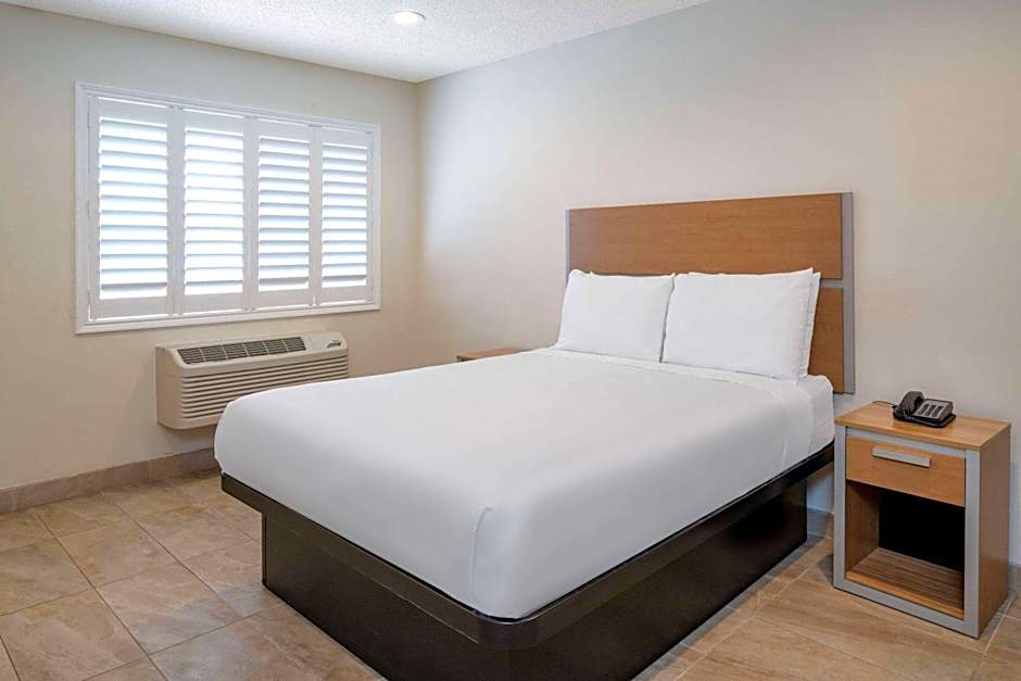 Super 8 by Wyndham Bakersfield CA
