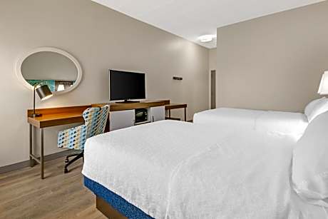Queen Room with Two Queen Beds - Hearing Access/Non-Smoking